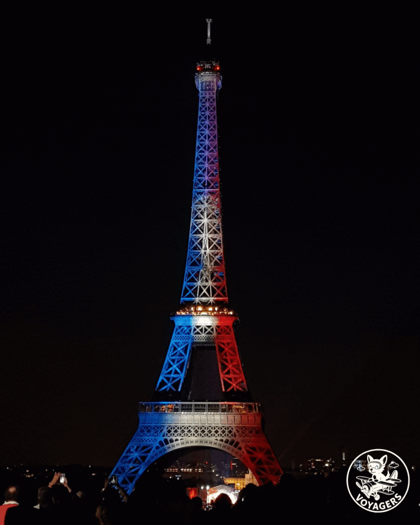La tour Eiffel - bleu blanc rouge