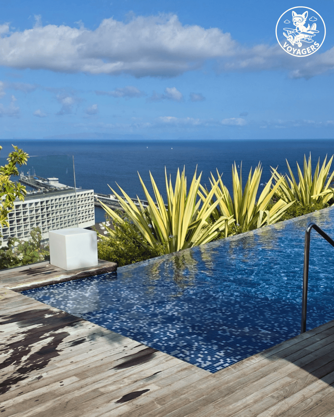 Piscine rooftop du Savoy Palace avec vue sur l'océan Atlantique à Funchal