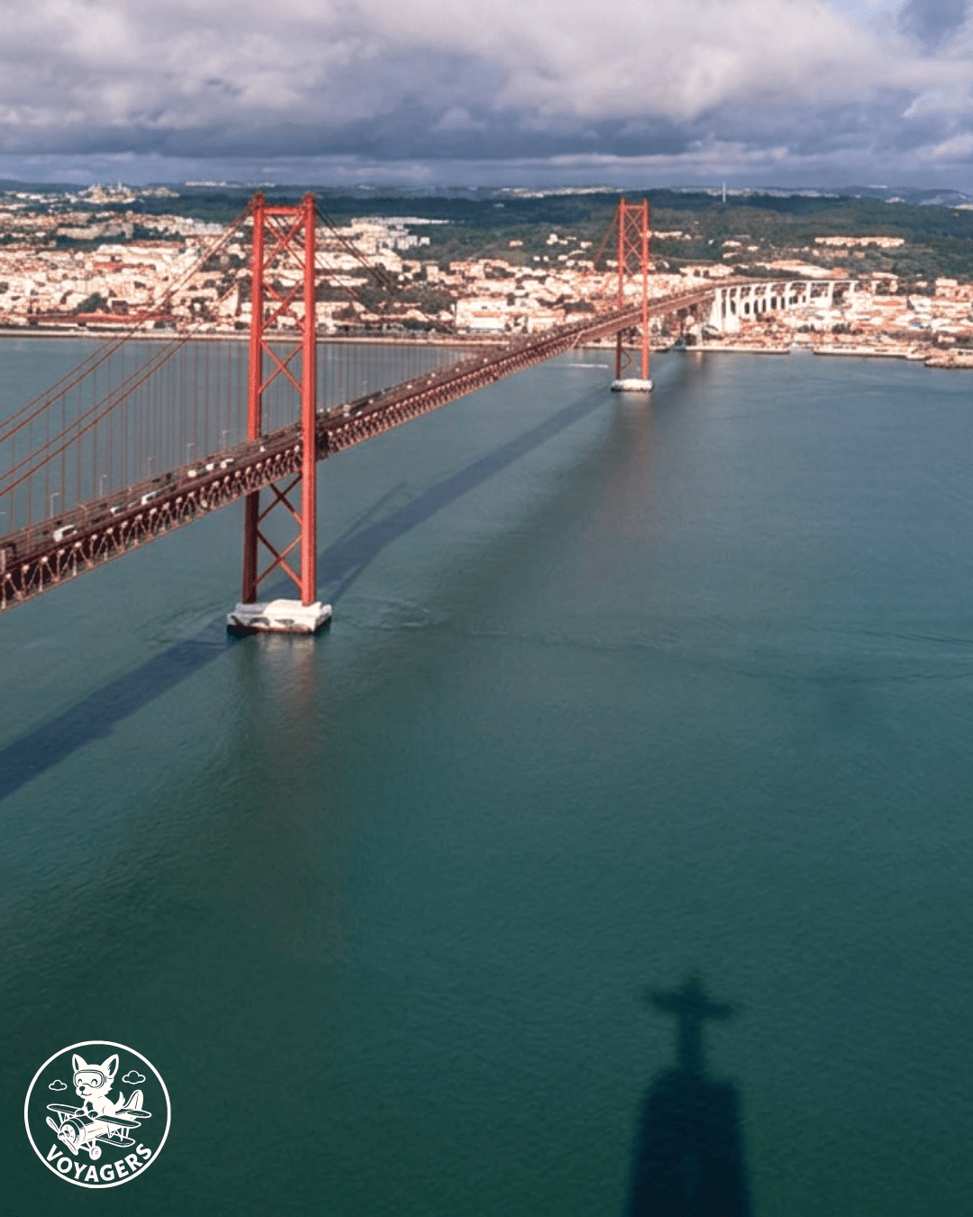 Pont du 25 Avril vu depuis le jardin du Cristo Rei d'Almada près de Lisbonne