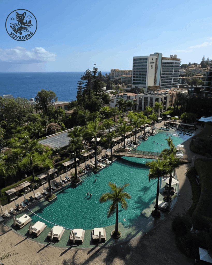 Vue sur la piscine du Savoy Palace