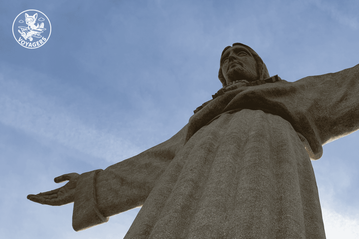 Vue rapprochée de la statue du Cristo Rei d'Almada près de Lisbonne