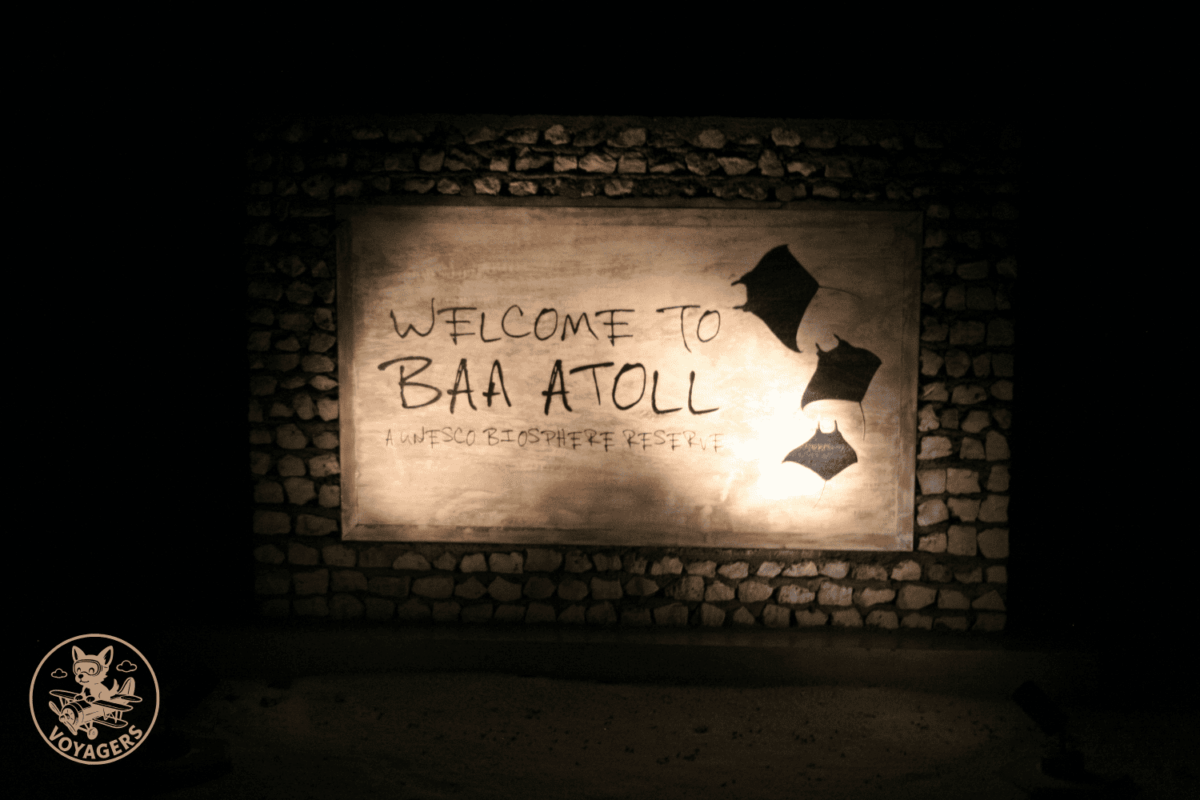 Panneau de bienvenue dans l'atoll de Baa aux Maldives