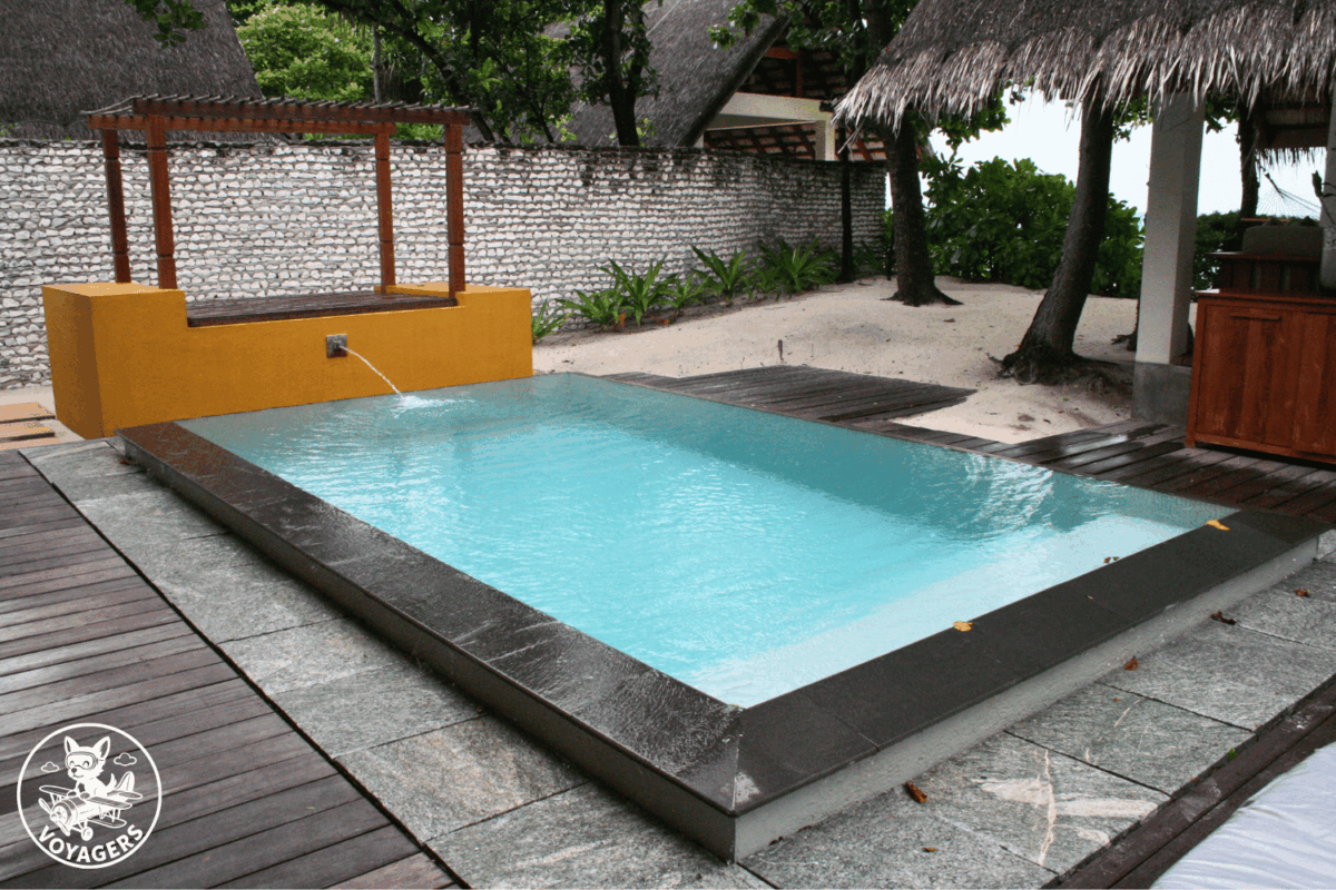 Piscine privée d'une villa de plage aux Maldives