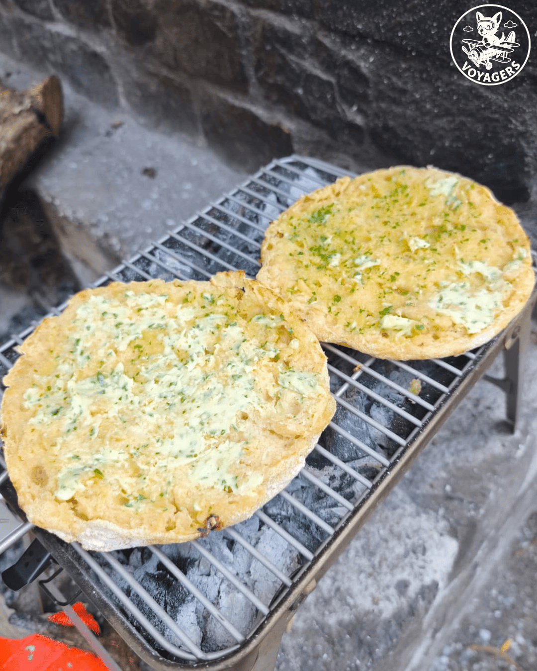 Bolo do caco grillé avec du beurre à l'ail et du persil au Ribeiro da Lapa 2